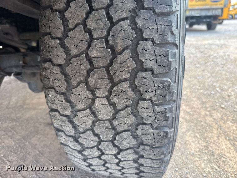 image for item ES5951 2019 Ford F350 Super Duty utility bed pickup truck