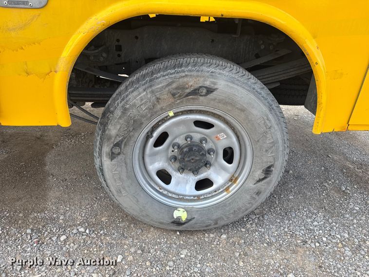 image for item ES5951 2019 Ford F350 Super Duty utility bed pickup truck