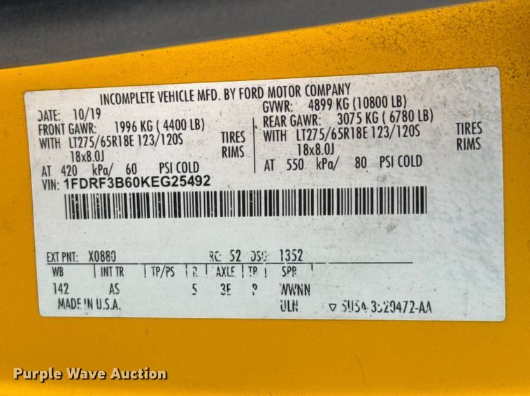 image for item ES5951 2019 Ford F350 Super Duty utility bed pickup truck