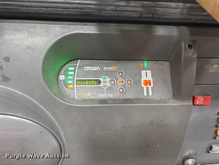 image for item ES8637 2017 Crown SP4050-30 order picker