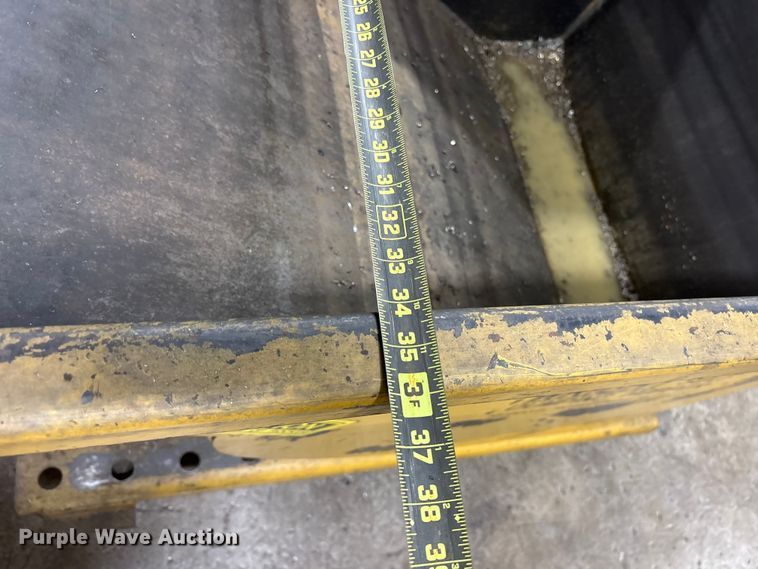 image for item ES8639  (3) Wright self dumping hoppers