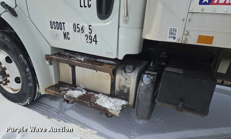 image for item ET1213 2015 Freightliner M2 box truck