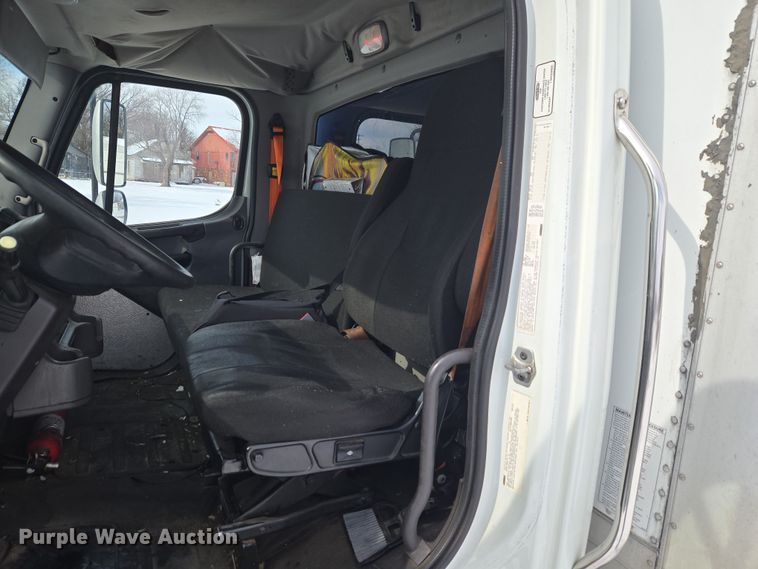 image for item ET1213 2015 Freightliner M2 box truck