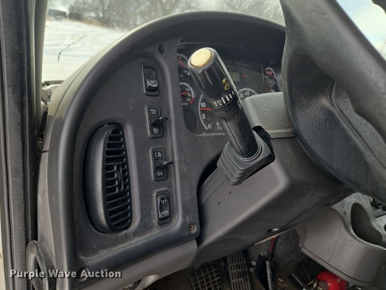 image for item ET1213 2015 Freightliner M2 box truck