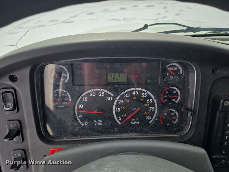 image for item ET1213 2015 Freightliner M2 box truck