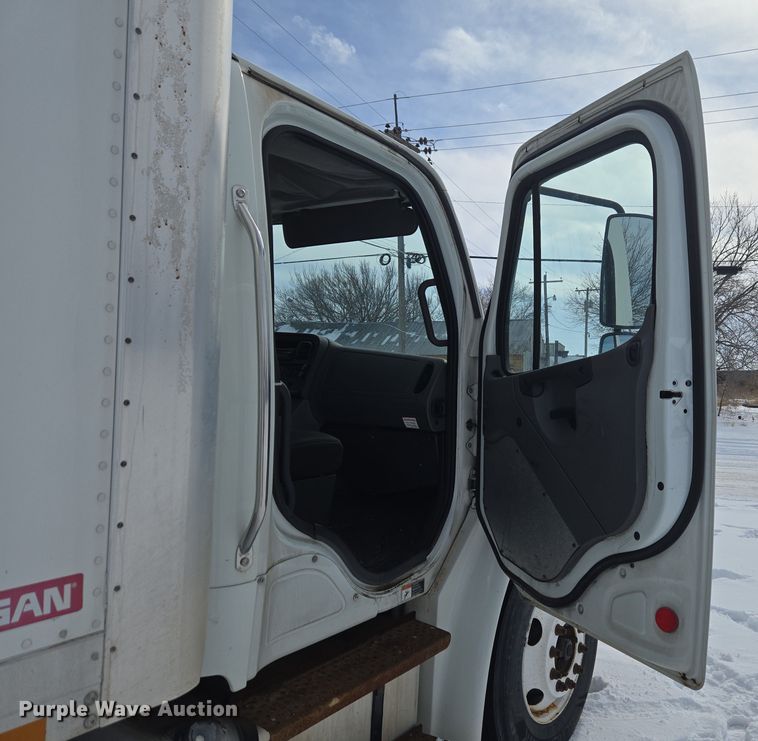 image for item ET1213 2015 Freightliner M2 box truck