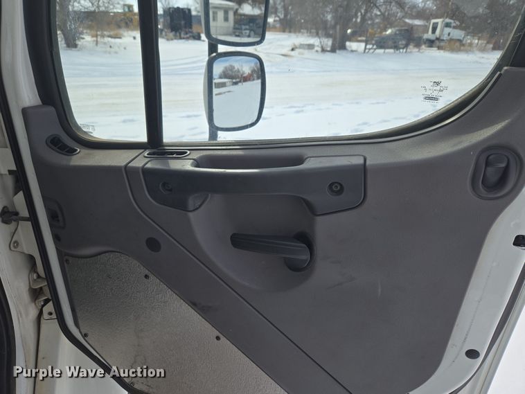 image for item ET1213 2015 Freightliner M2 box truck