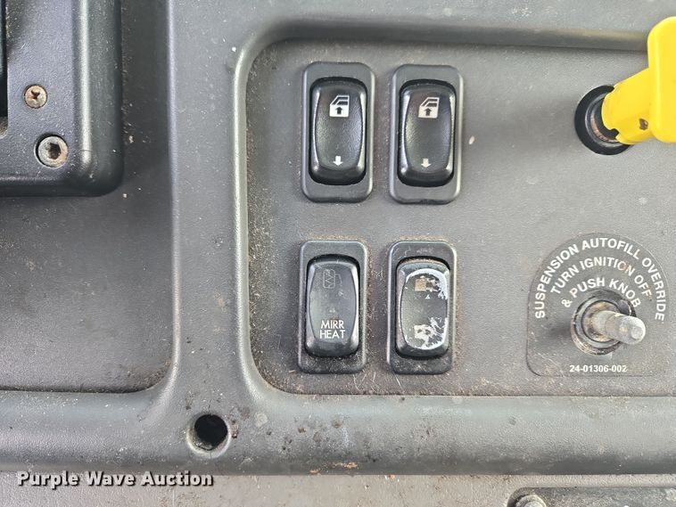 image for item ET1213 2015 Freightliner M2 box truck