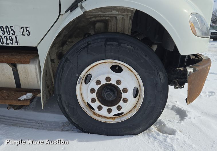 image for item ET1213 2015 Freightliner M2 box truck