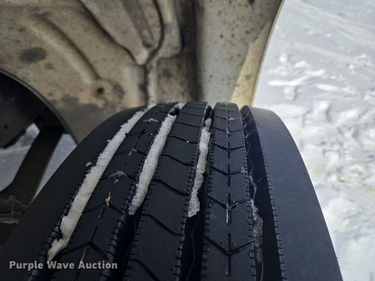 image for item ET1213 2015 Freightliner M2 box truck