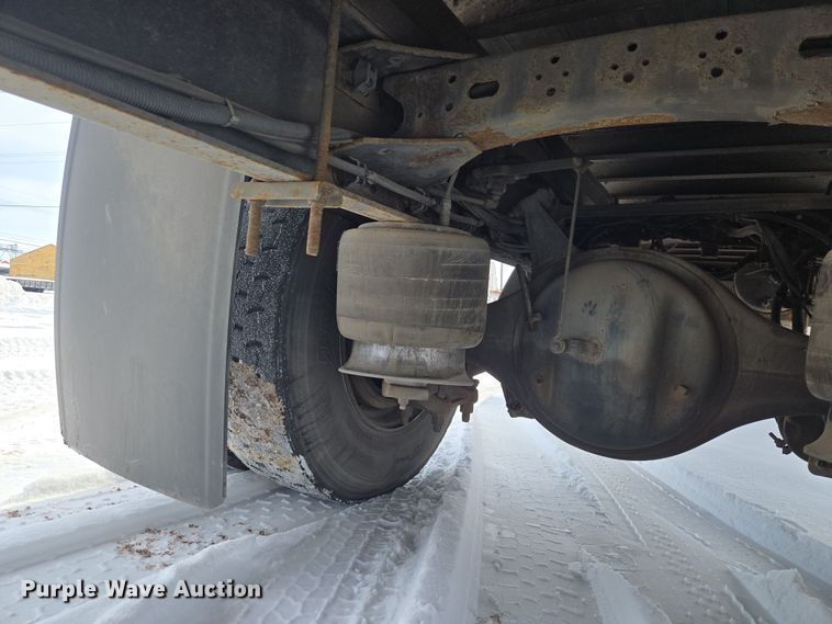 image for item ET1213 2015 Freightliner M2 box truck