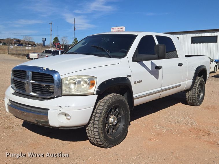 image for item ET1355 2008 Dodge Ram 2500 Crew Cab pickup truck