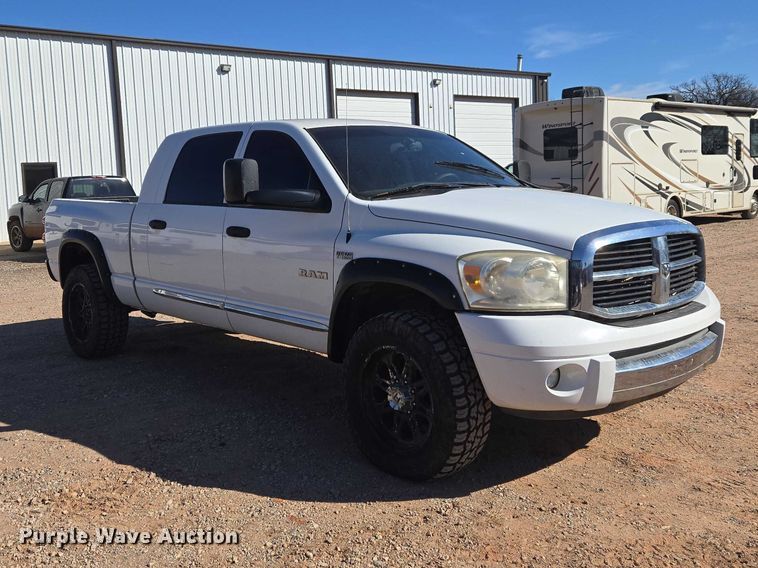 image for item ET1355 2008 Dodge Ram 2500 Crew Cab pickup truck