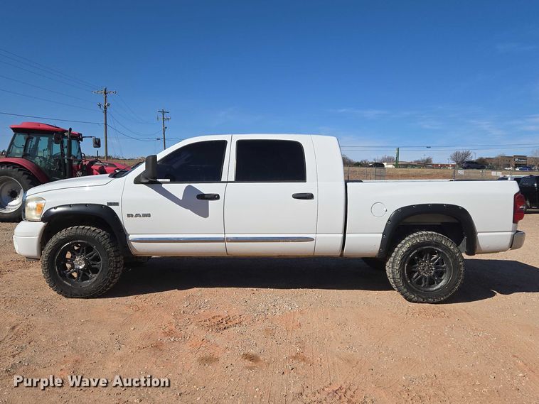 image for item ET1355 2008 Dodge Ram 2500 Crew Cab pickup truck