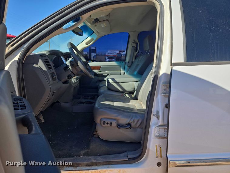 image for item ET1355 2008 Dodge Ram 2500 Crew Cab pickup truck