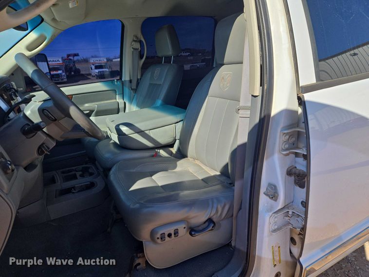 image for item ET1355 2008 Dodge Ram 2500 Crew Cab pickup truck