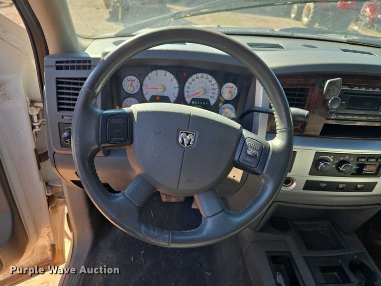 image for item ET1355 2008 Dodge Ram 2500 Crew Cab pickup truck