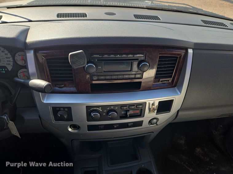 image for item ET1355 2008 Dodge Ram 2500 Crew Cab pickup truck