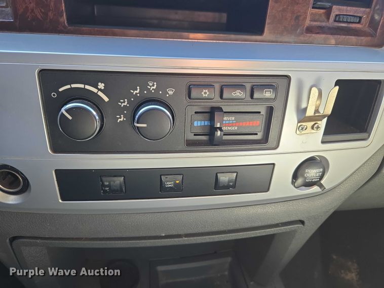 image for item ET1355 2008 Dodge Ram 2500 Crew Cab pickup truck