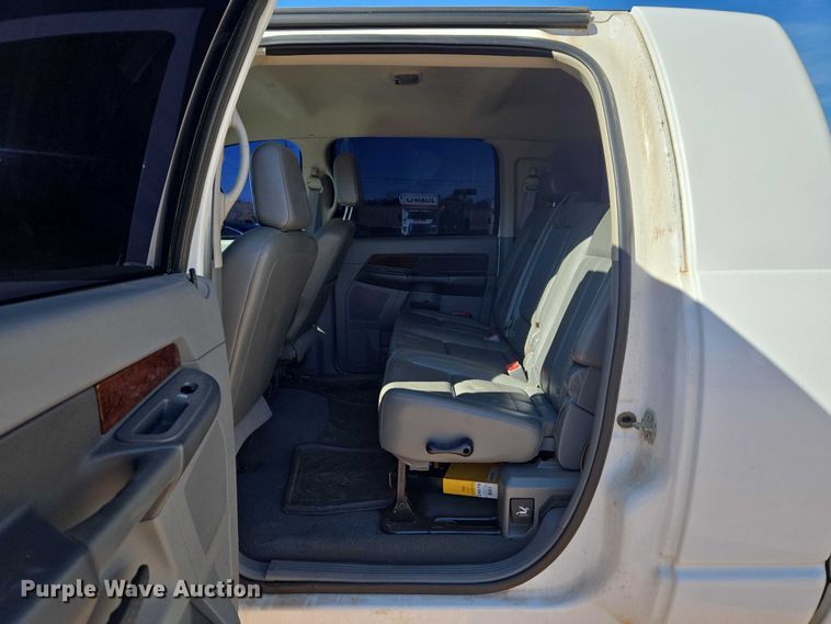 image for item ET1355 2008 Dodge Ram 2500 Crew Cab pickup truck