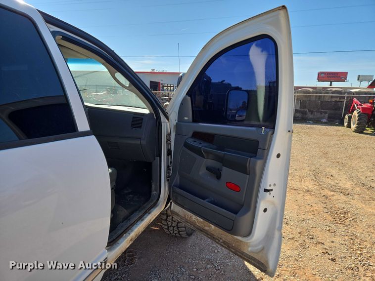 image for item ET1355 2008 Dodge Ram 2500 Crew Cab pickup truck