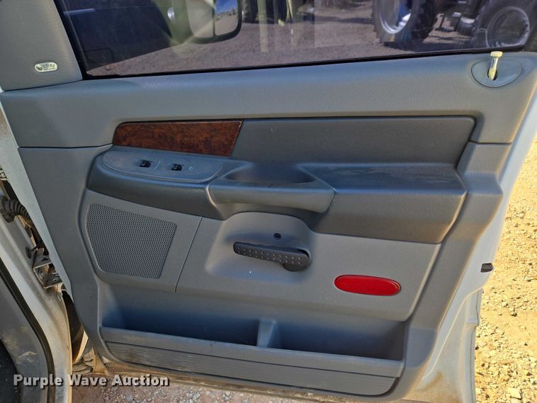 image for item ET1355 2008 Dodge Ram 2500 Crew Cab pickup truck