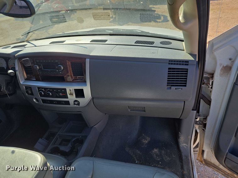 image for item ET1355 2008 Dodge Ram 2500 Crew Cab pickup truck