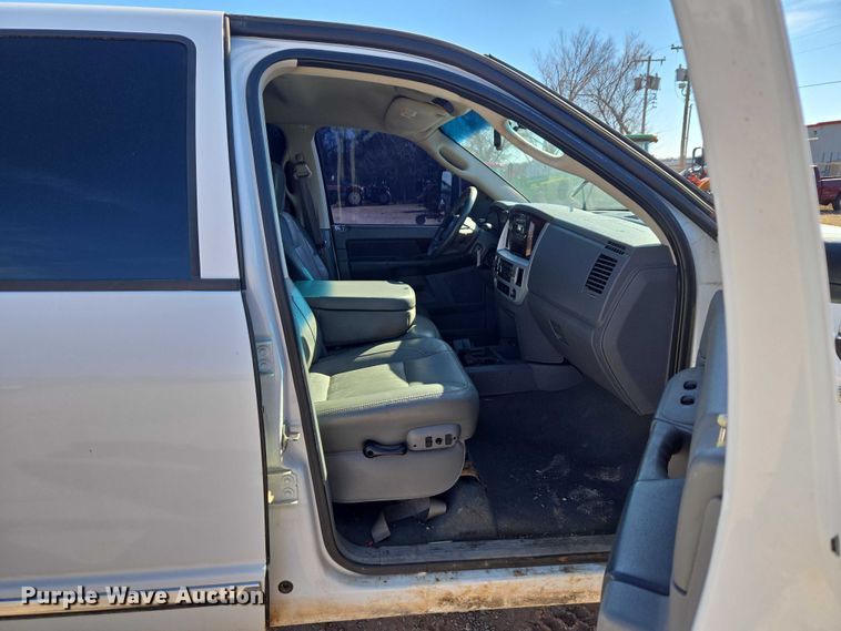 image for item ET1355 2008 Dodge Ram 2500 Crew Cab pickup truck