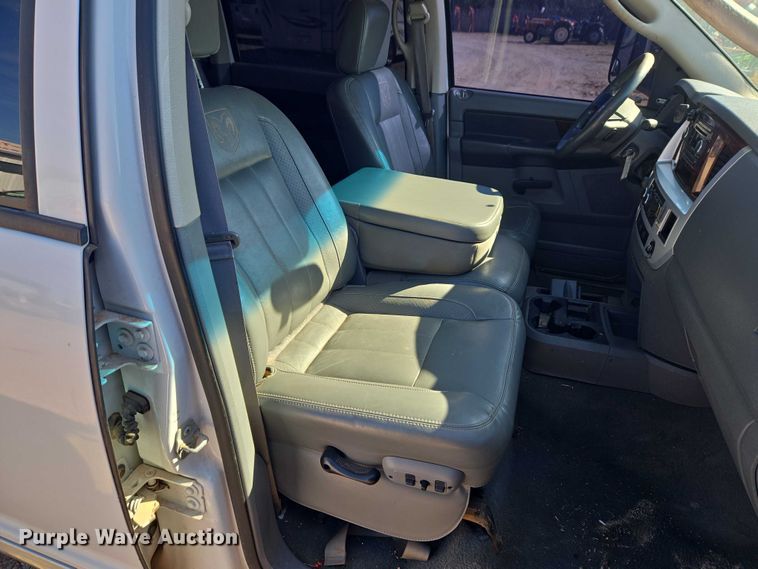 image for item ET1355 2008 Dodge Ram 2500 Crew Cab pickup truck