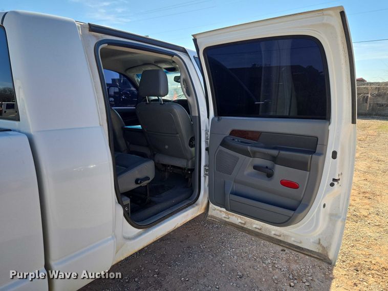 image for item ET1355 2008 Dodge Ram 2500 Crew Cab pickup truck