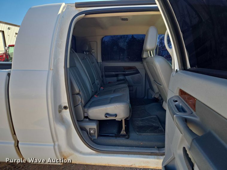 image for item ET1355 2008 Dodge Ram 2500 Crew Cab pickup truck