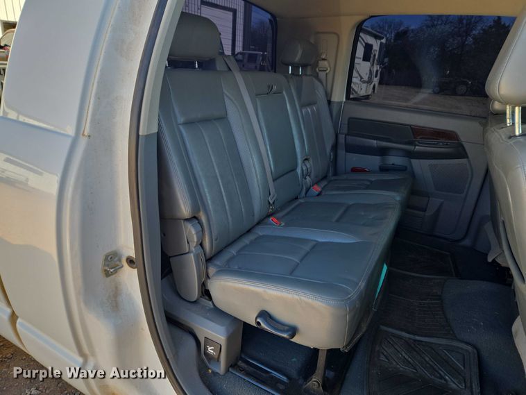 image for item ET1355 2008 Dodge Ram 2500 Crew Cab pickup truck