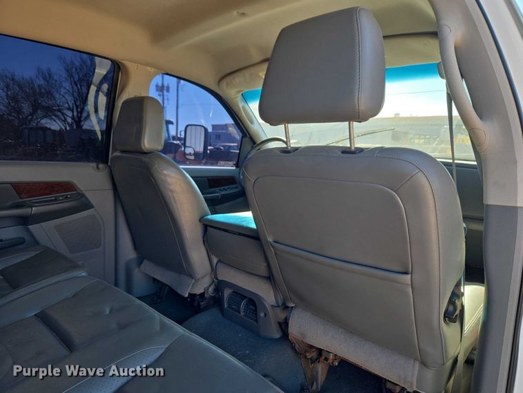 image for item ET1355 2008 Dodge Ram 2500 Crew Cab pickup truck