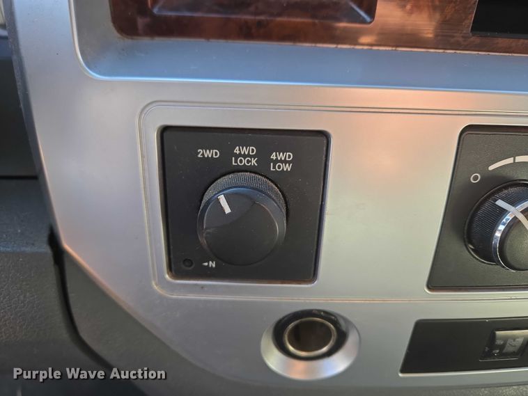 image for item ET1355 2008 Dodge Ram 2500 Crew Cab pickup truck