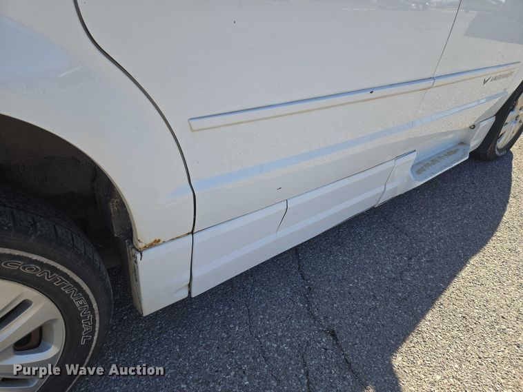 image for item ET1389 2017 Dodge Grand Caravan handicap accessible van