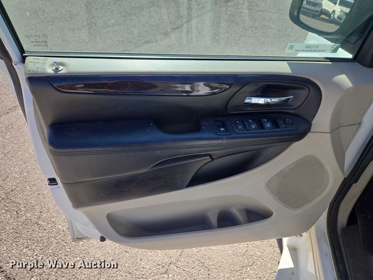 image for item ET1389 2017 Dodge Grand Caravan handicap accessible van