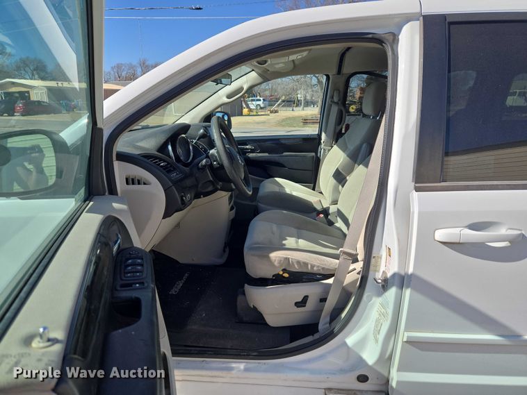 image for item ET1389 2017 Dodge Grand Caravan handicap accessible van