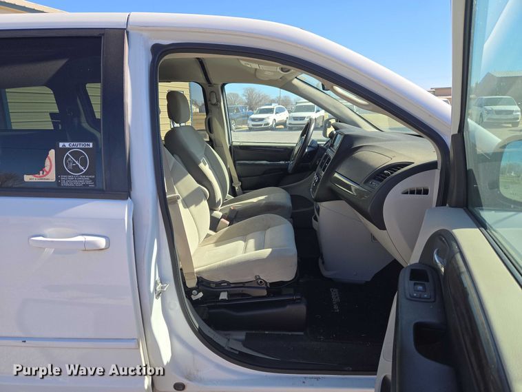 image for item ET1389 2017 Dodge Grand Caravan handicap accessible van