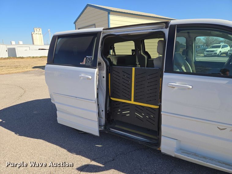 image for item ET1389 2017 Dodge Grand Caravan handicap accessible van