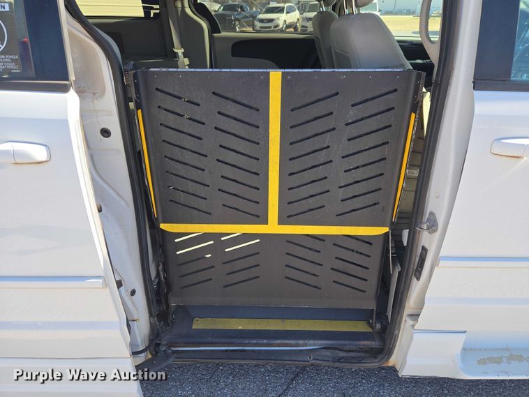 image for item ET1389 2017 Dodge Grand Caravan handicap accessible van
