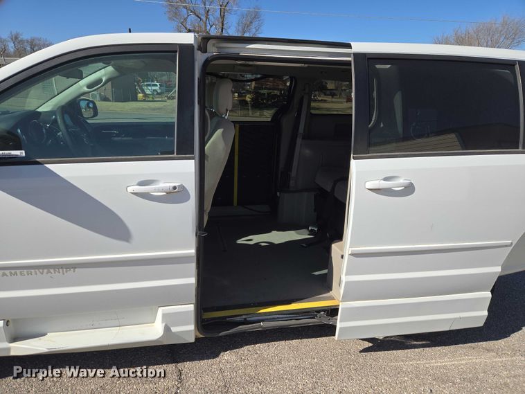 image for item ET1389 2017 Dodge Grand Caravan handicap accessible van
