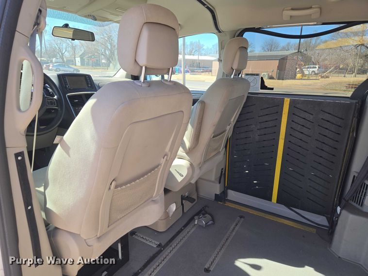 image for item ET1389 2017 Dodge Grand Caravan handicap accessible van