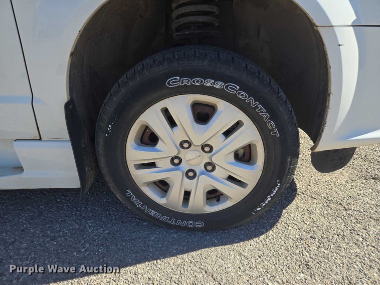 image for item ET1389 2017 Dodge Grand Caravan handicap accessible van