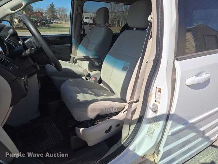 image for item ET1390 2017 Dodge Grand Caravan handicap accessible van