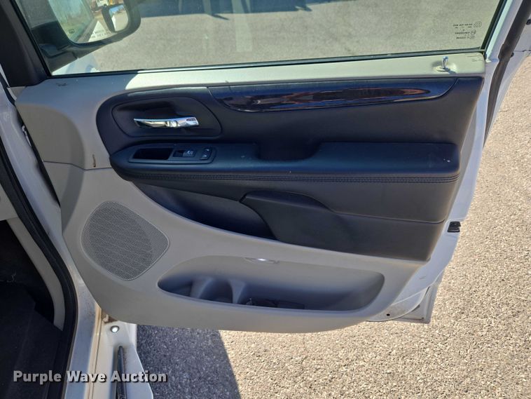 image for item ET1390 2017 Dodge Grand Caravan handicap accessible van