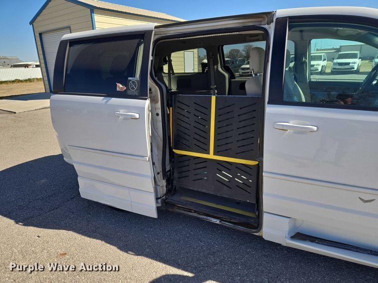 image for item ET1390 2017 Dodge Grand Caravan handicap accessible van