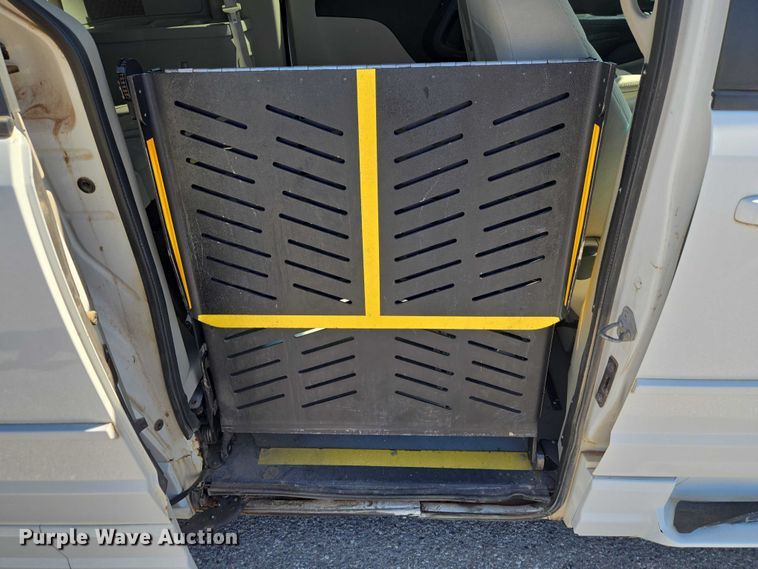 image for item ET1390 2017 Dodge Grand Caravan handicap accessible van