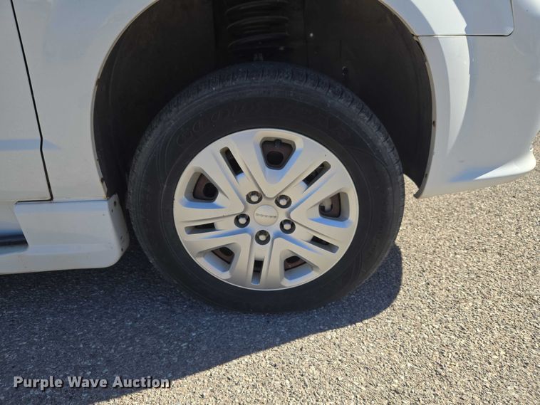 image for item ET1390 2017 Dodge Grand Caravan handicap accessible van