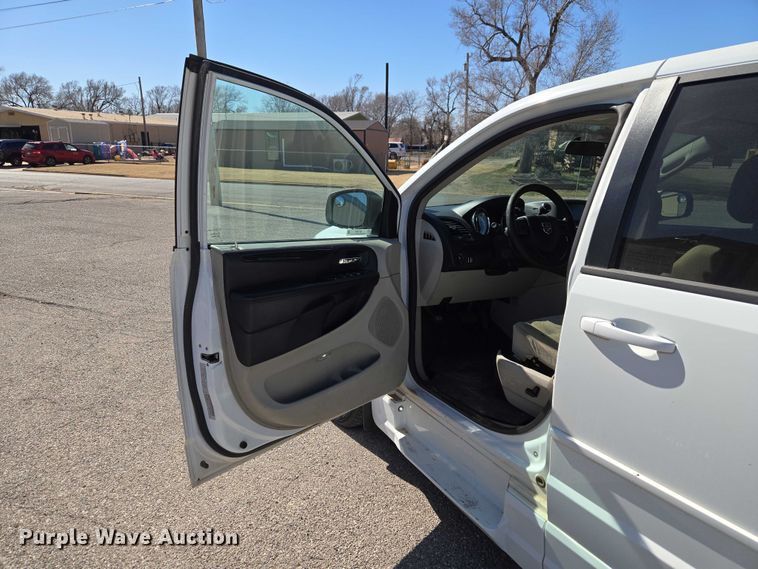 image for item ET1394 2017 Dodge Grand Caravan handicap accessible van