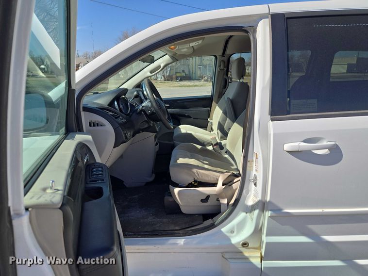 image for item ET1394 2017 Dodge Grand Caravan handicap accessible van